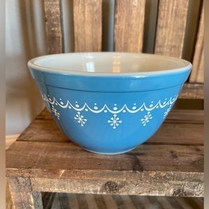 Vintage Pyrex Bowl - Kitchen - Blue with White Snowflakes